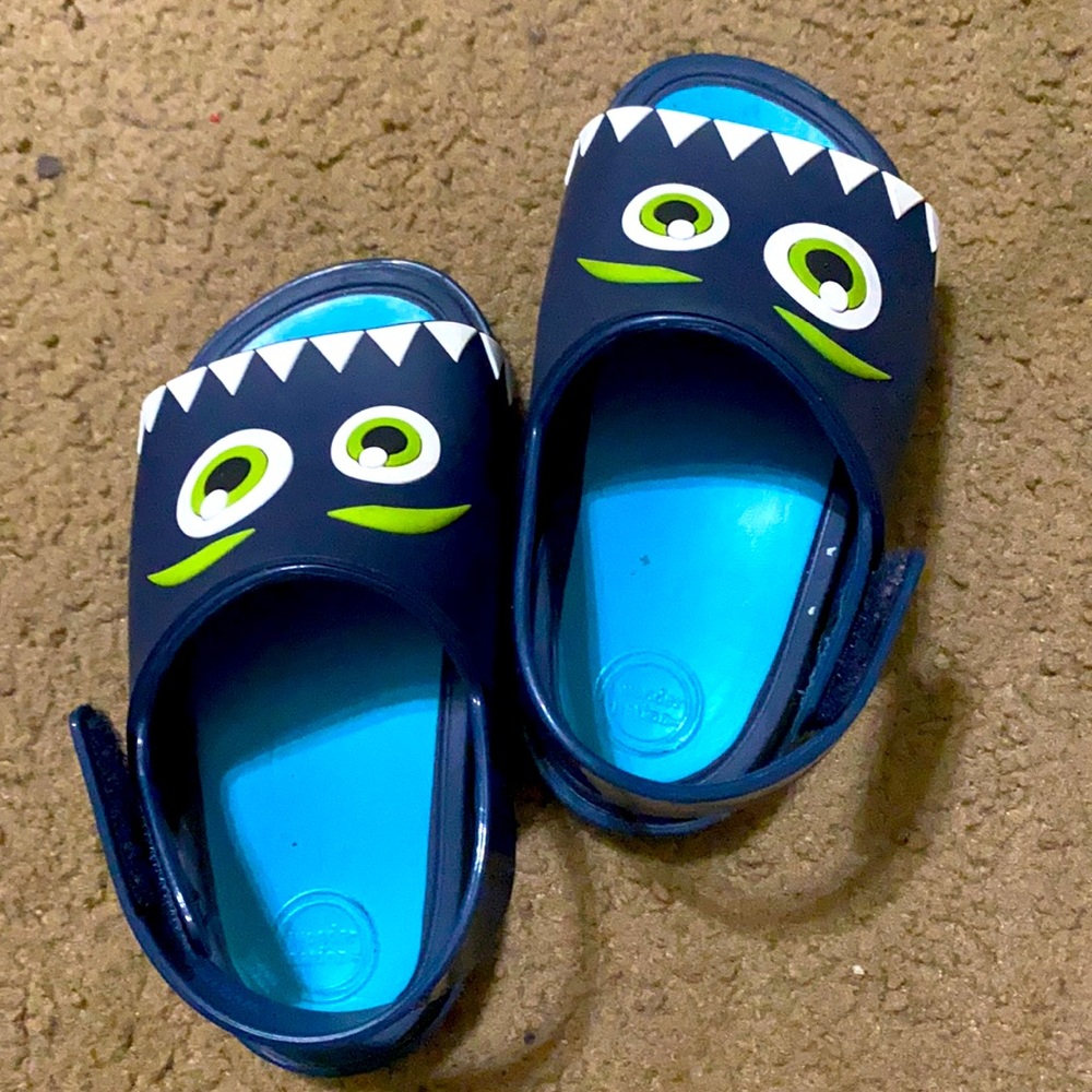 Barely worn toddler sandals size 6